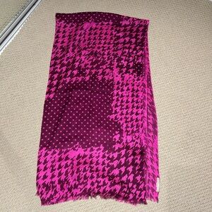 Banana Republic Magenta and Black Houndstooth Scarf